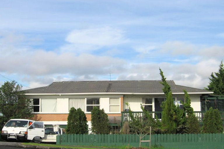 Photo of property in 102 Bradbury Road, Botany Downs, Auckland, 2010