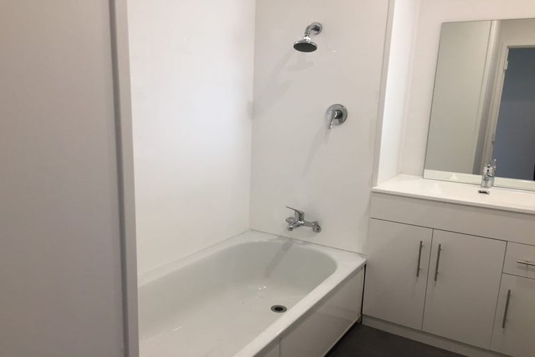 Photo of property in 3/6 East Coast Road, Milford, Auckland, 0620