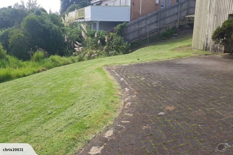 Photo of property in 320 Glenfield Road, Glenfield, Auckland, 0629