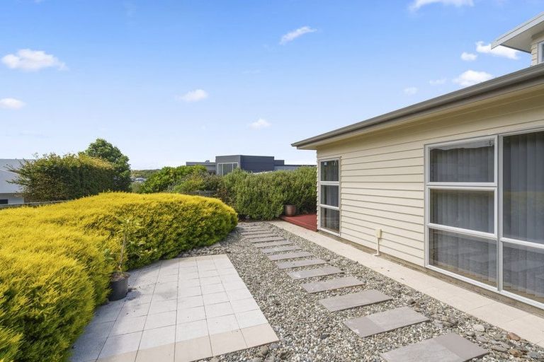 Photo of property in 42 Waverton Terrace, Churton Park, Wellington, 6037