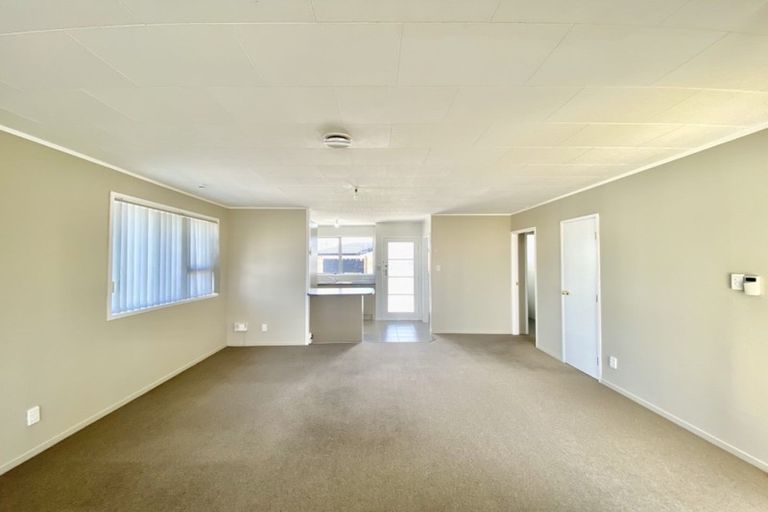 Photo of property in 37 Alabaster Drive, Papatoetoe, Auckland, 2025