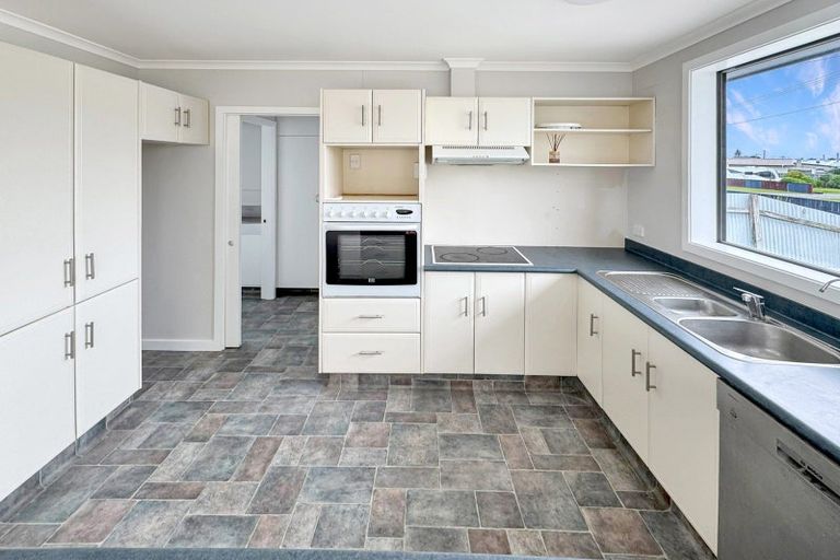 Photo of property in 12 Hart Street, Foxton Beach, Foxton, 4815