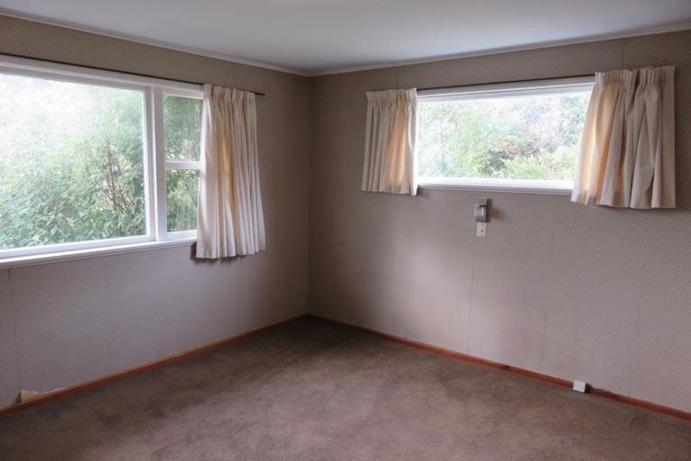 Photo of property in 7 Sunrise Boulevard, Tawa, Wellington, 5028