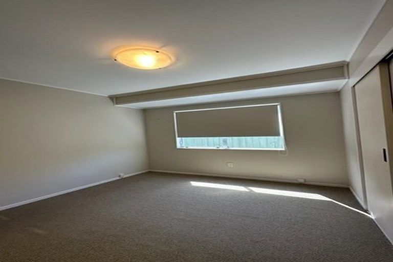 Photo of property in 2/20 Athena Drive, Totara Vale, Auckland, 0629