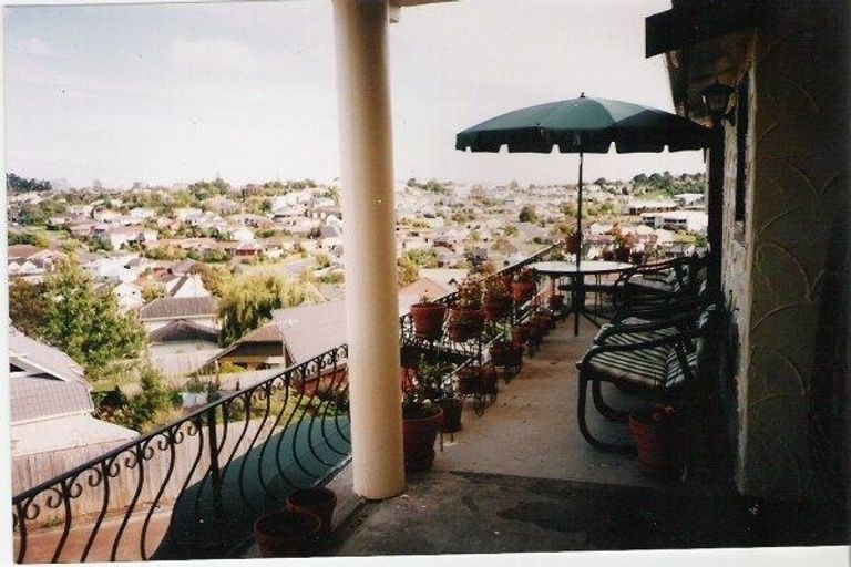 Photo of property in 28 Ronald Macken Place, Windsor Park, Auckland, 0632