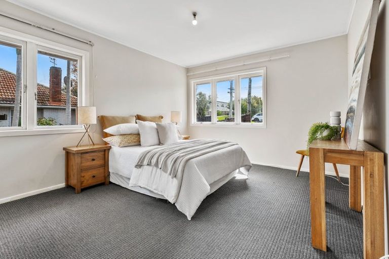 Photo of property in 12 Toru Street, Te Atatu Peninsula, Auckland, 0610