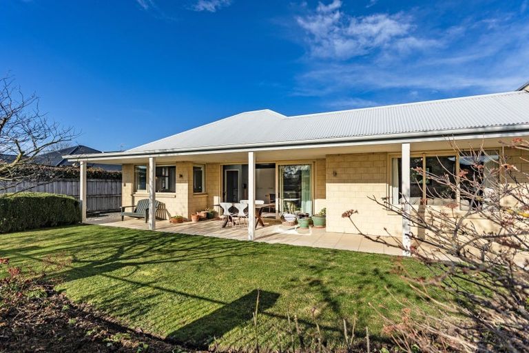 Photo of property in 17 Holly Place, Rangiora, 7400
