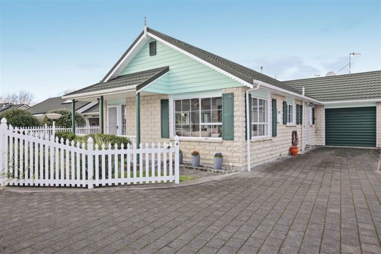 Photo of property in 4/21 Havelock Road, Havelock North, 4130