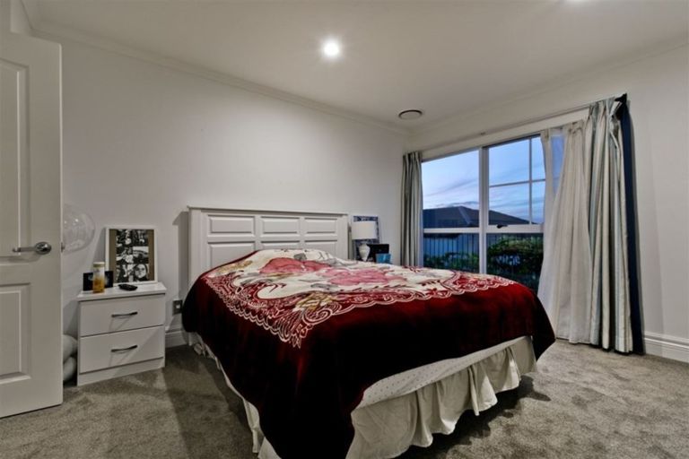 Photo of property in 18 Mansion Court, West Harbour, Auckland, 0618