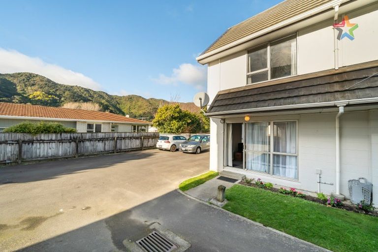 Photo of property in 6d Flock Grove, Fairfield, Lower Hutt, 5011