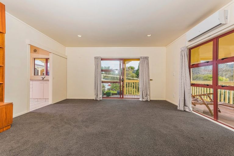 Photo of property in 772 West Coast Road, Oratia, Auckland, 0604