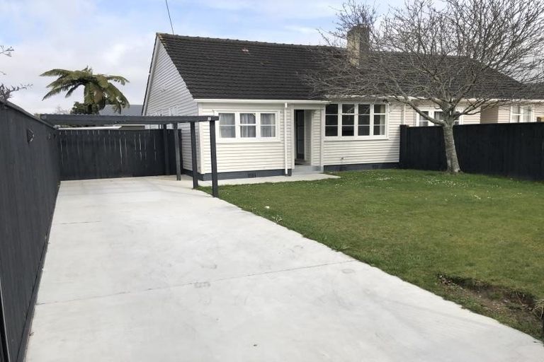 Photo of property in 2/20 Camp Street, Silverstream, Upper Hutt, 5019