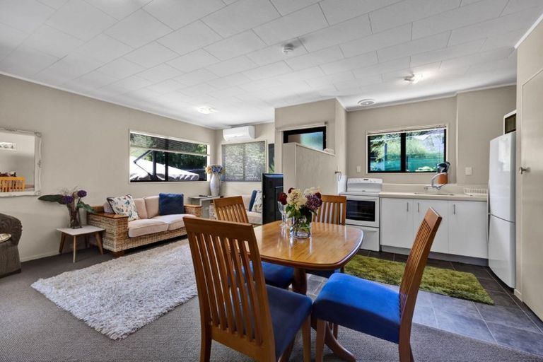 Photo of property in 14 Spencer Place, Merrilands, New Plymouth, 4312