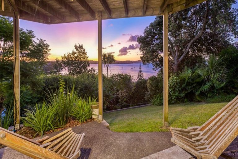 Photo of property in 1100a Whangaparaoa Road, Tindalls Beach, Whangaparaoa, 0930