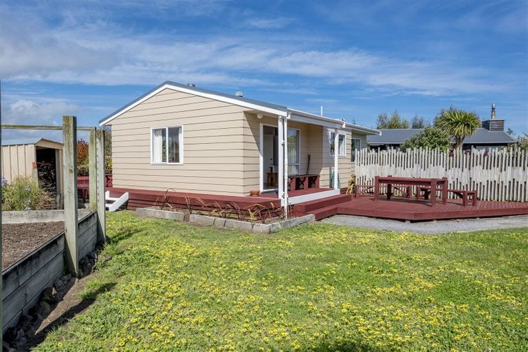 Photo of property in 3 Mavis Avenue, Waikawa Beach, Manakau, 5573