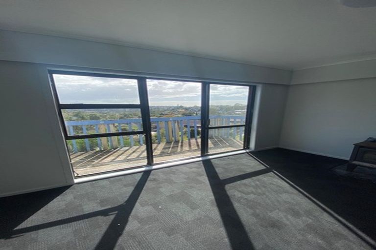 Photo of property in 579 East Coast Road, Browns Bay, Auckland, 0630