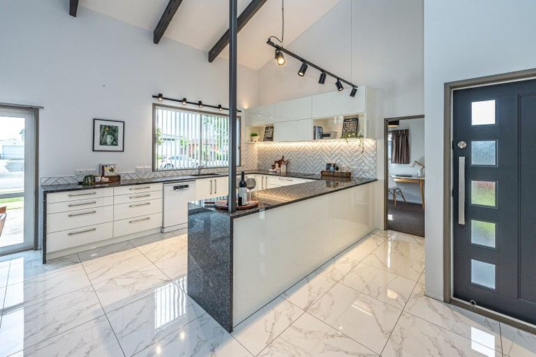 Photo of property in 8 Akepiro Place, Tawhero, Whanganui, 4501