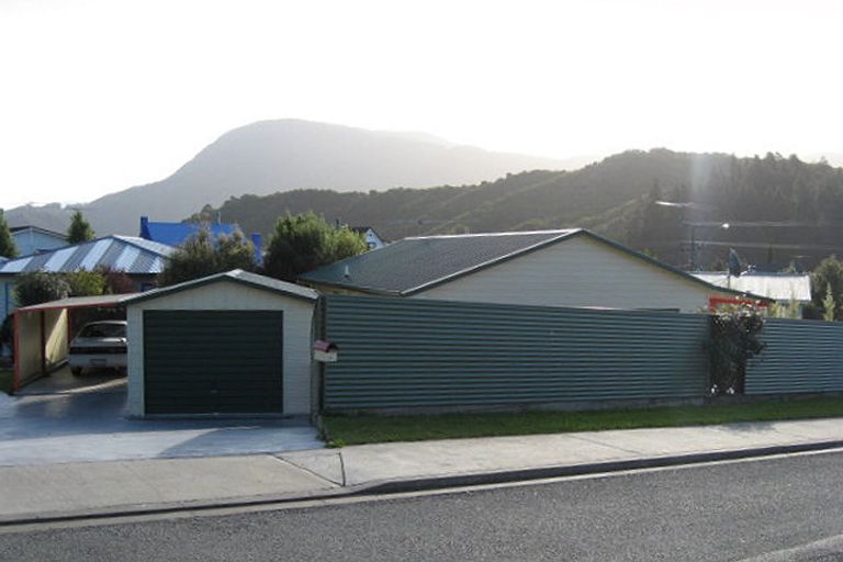 Photo of property in 17 Sussex Street, Picton, 7220