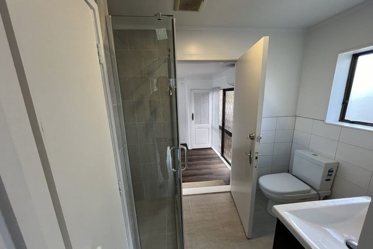 Photo of property in 1/24 Curacao Place, Half Moon Bay, Auckland, 2012