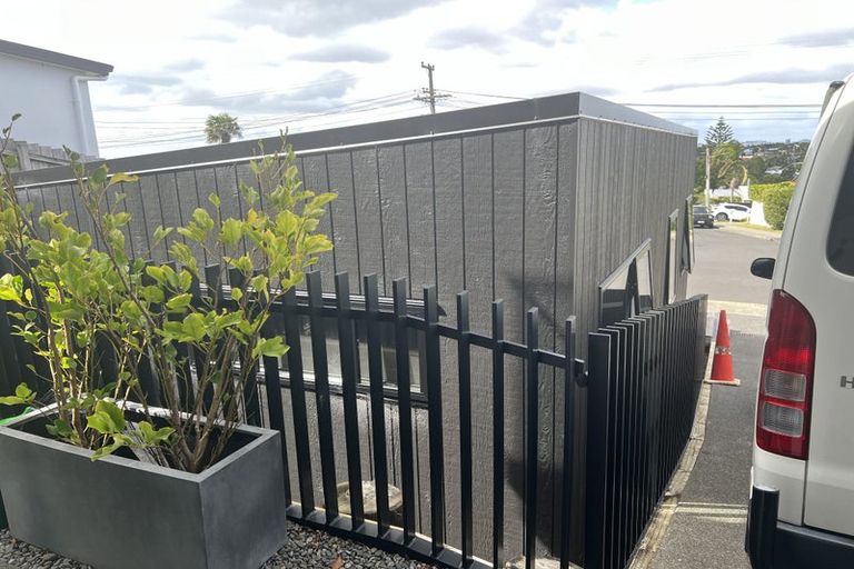 Photo of property in 14 City View Terrace, Birkenhead, Auckland, 0626
