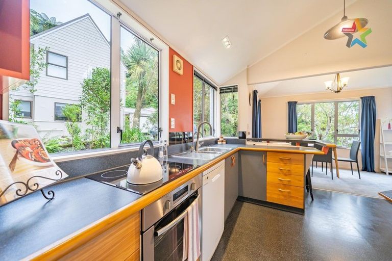 Photo of property in 117 Tirohanga Road, Tirohanga, Lower Hutt, 5010