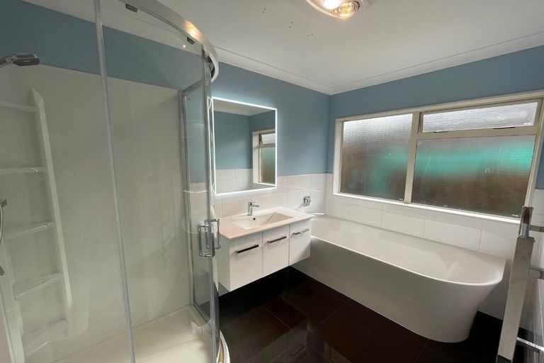 Photo of property in 5 Castlehill Court, Wattle Downs, Auckland, 2103