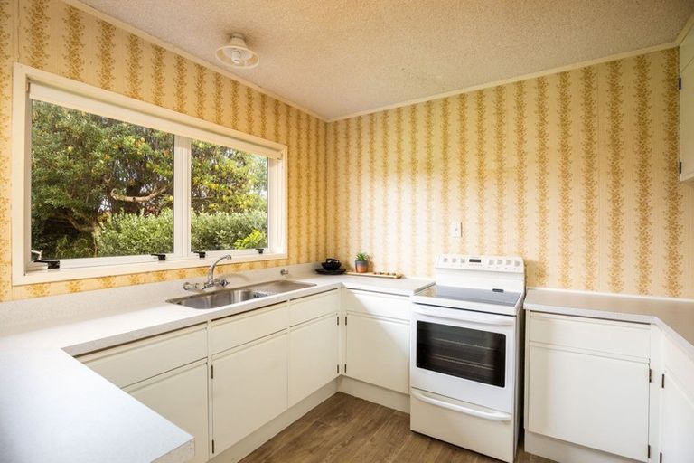 Photo of property in 42 Branch Road, Highlands Park, New Plymouth, 4312