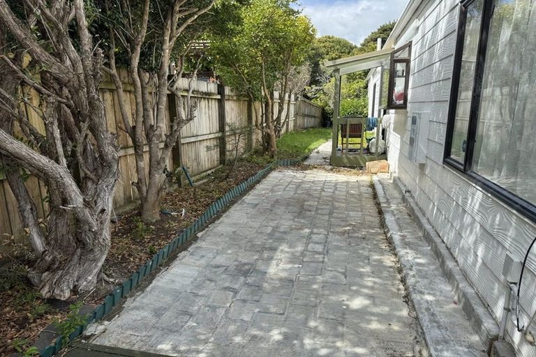 Photo of property in 4 Thistledew Place, Bayview, Auckland, 0629