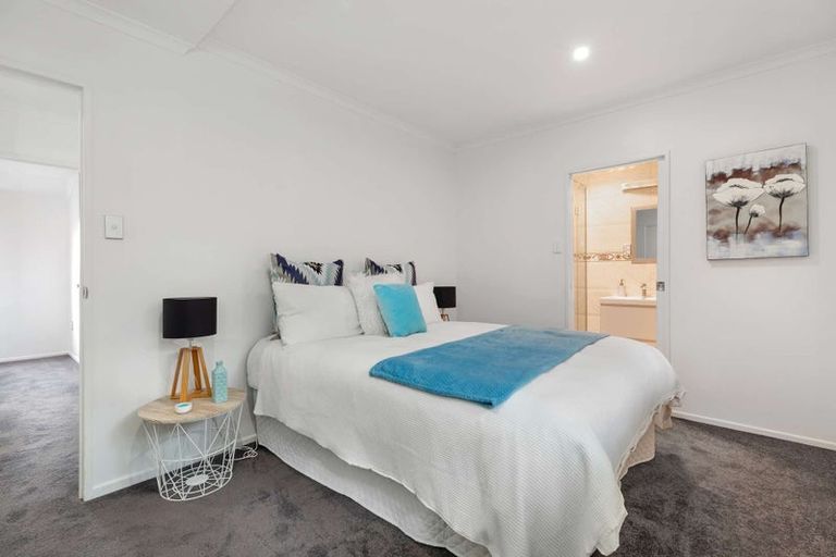 Photo of property in 12 San Casello Rise, Henderson, Auckland, 0612