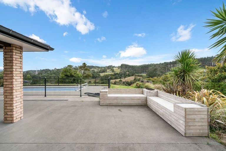 Photo of property in 165b Oraha Road, Kumeu, 0892