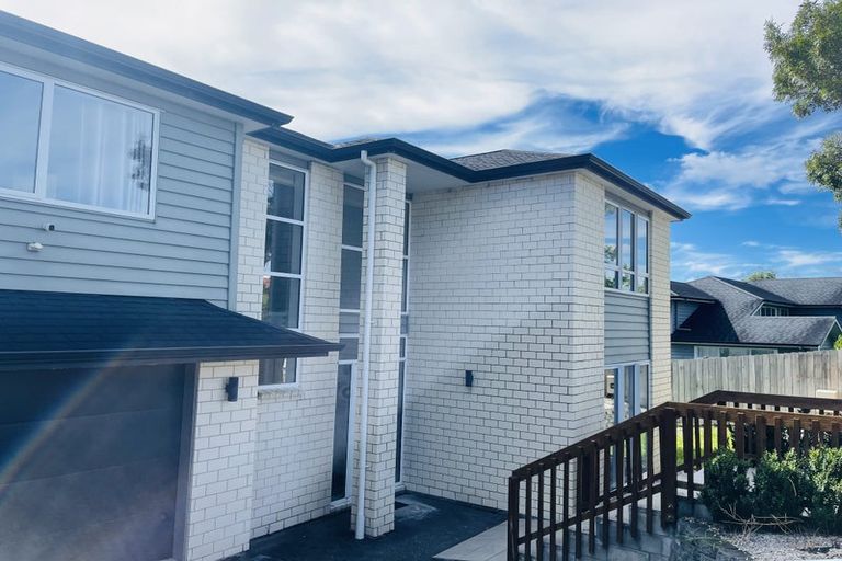 Photo of property in 4a Marina View Drive, West Harbour, Auckland, 0618