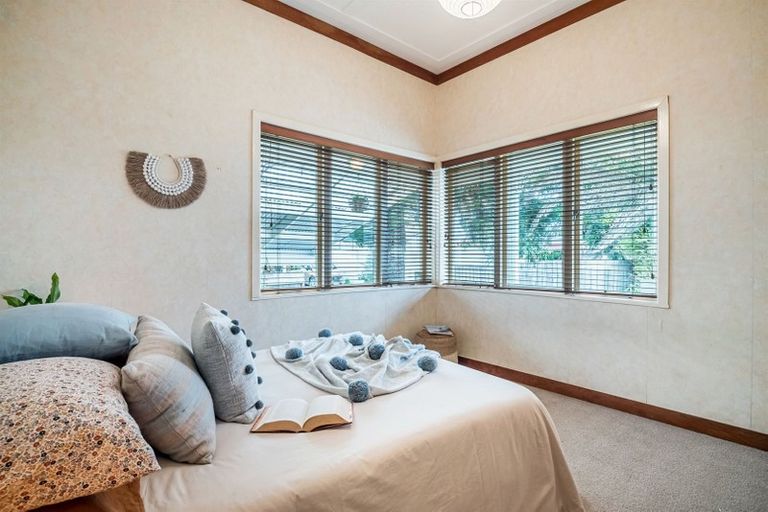 Photo of property in 2/160 Mokoia Road, Chatswood, Auckland, 0626