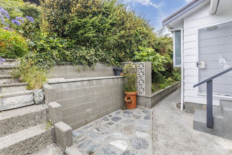 Photo of property in 15 Fyvie Avenue, Tawa, Wellington, 5028