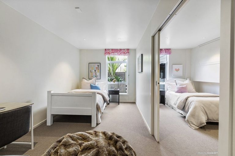 Photo of property in 6 Zaida Way, Maupuia, Wellington, 6022