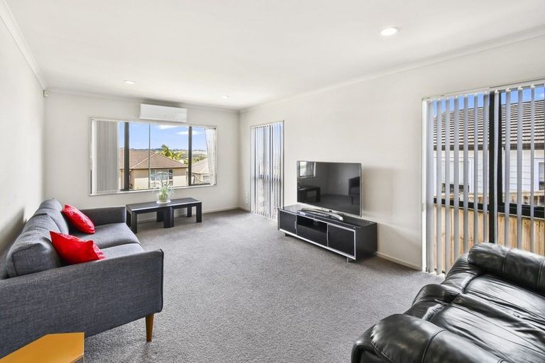 Photo of property in 54 Packspur Drive, Flat Bush, Auckland, 2016