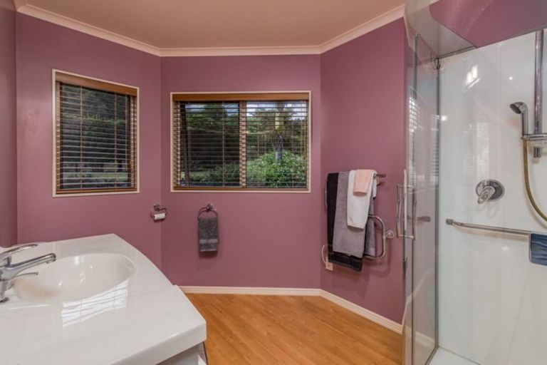 Photo of property in 16 Glen Bruce Place, Ngararatunua, Whangarei, 0176