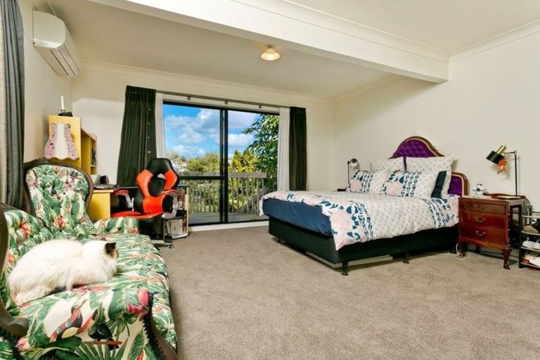 Photo of property in 2/10 Kiteroa Terrace, Rothesay Bay, Auckland, 0630