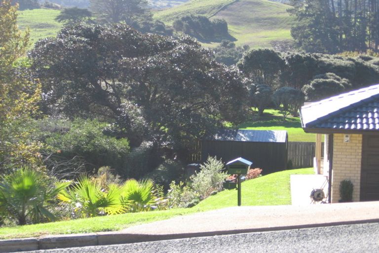 Photo of property in 1 Otanerua Road, Hatfields Beach, Orewa, 0931