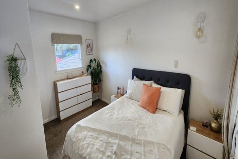 Photo of property in 60 Awanui Street, Merrilands, New Plymouth, 4312