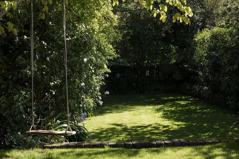 Photo of property in 165 Karori Road, Karori, Wellington, 6012