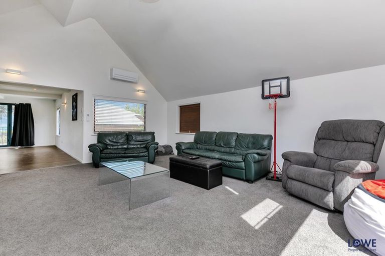 Photo of property in 480a Beach Road, Murrays Bay, Auckland, 0630