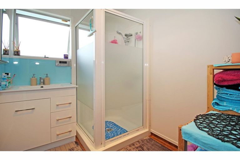 Photo of property in 130 Mahia Road, Wattle Downs, Auckland, 2103