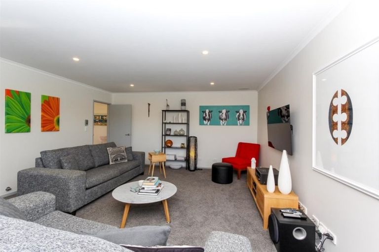 Photo of property in 24 Redwood Crescent, Hurdon, New Plymouth, 4310