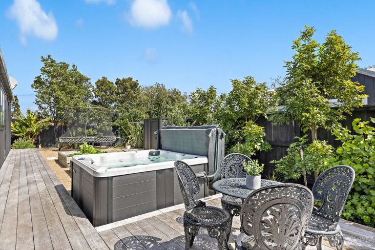 Photo of property in 75 Sandpiper Avenue, Point Wells, 0986