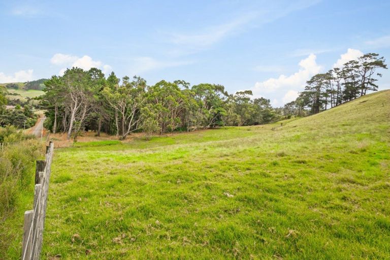 Photo of property in 196 Muriwai Valley Road, Muriwai, Waimauku, 0881