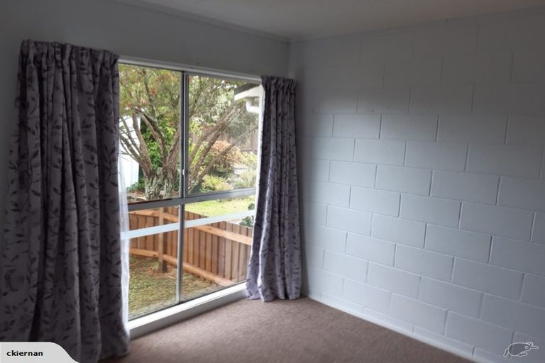 Photo of property in 1/109a Te Atatu Road, Te Atatu South, Auckland, 0610