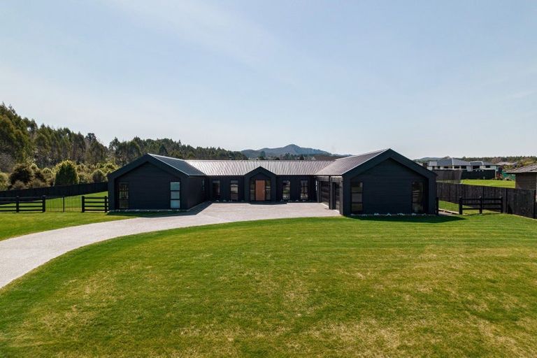 Photo of property in 12 Kahikatea Drive, Kinloch, Taupo, 3377