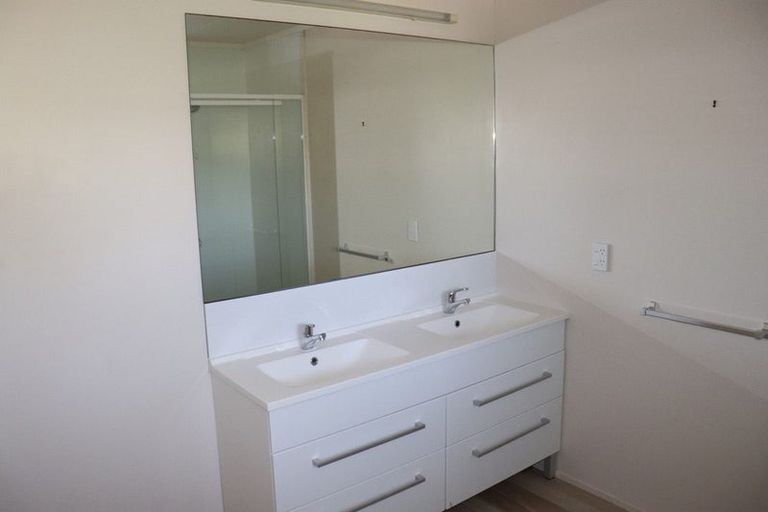 Photo of property in 232 Vipond Road, Stanmore Bay, Whangaparaoa, 0932