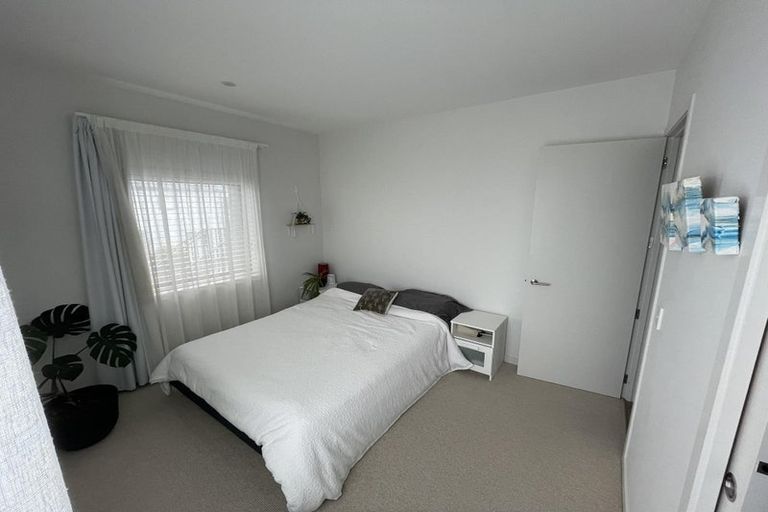 Photo of property in 9/1 Genevieve Lane, Hobsonville, Auckland, 0616