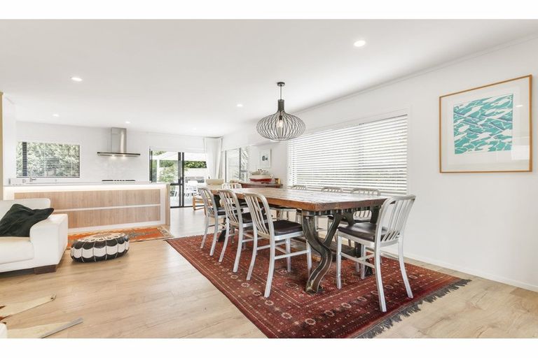 Photo of property in 6 Edgewater Grove, Orewa, 0931